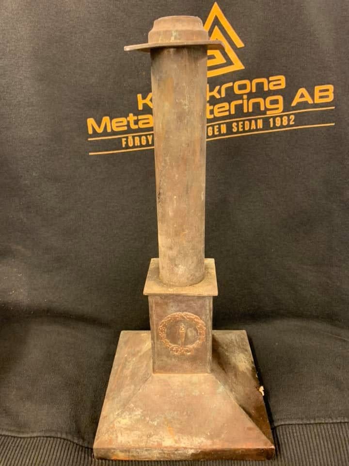 Oxiderad piedestal före plätering